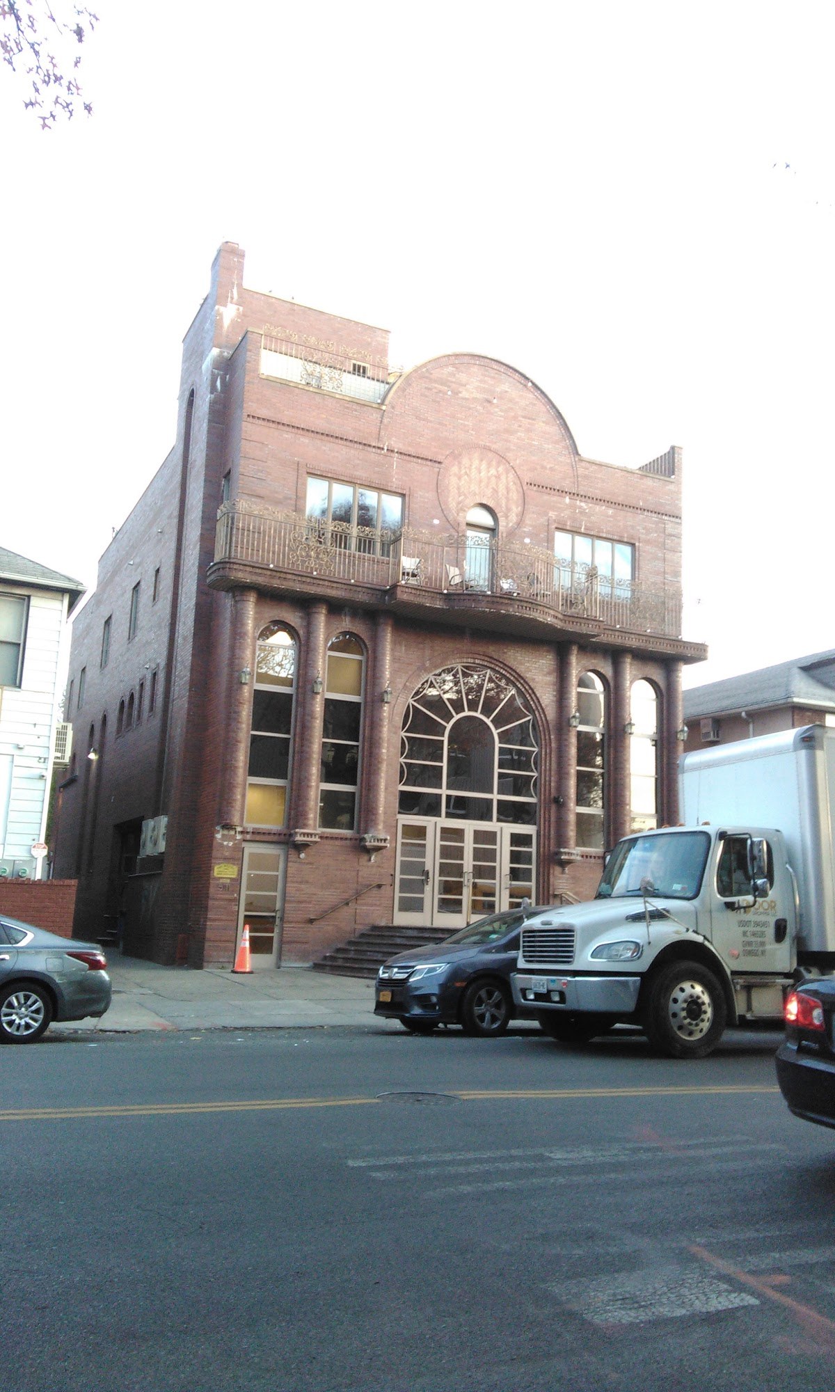 Spinka Hall (18th Ave)