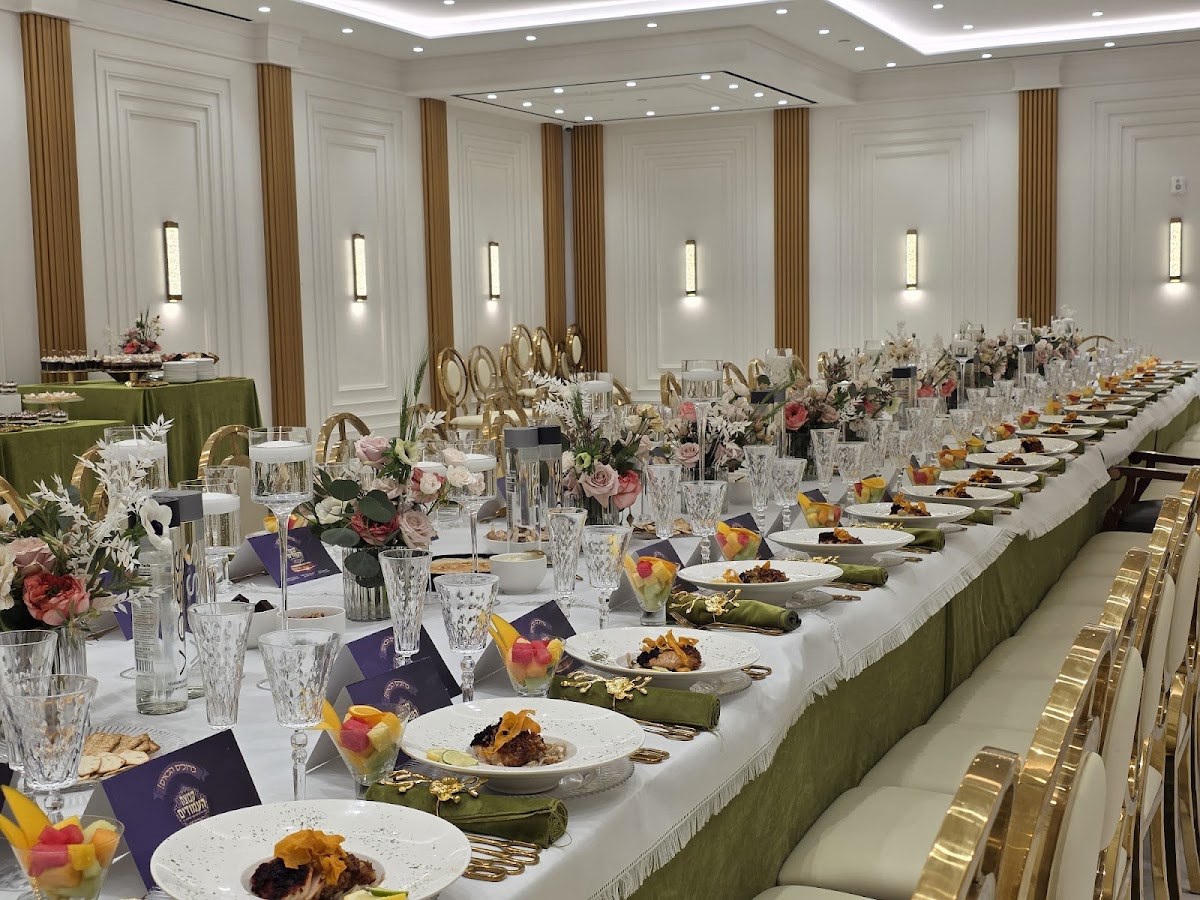 Ateres Chaya Reizel Hall